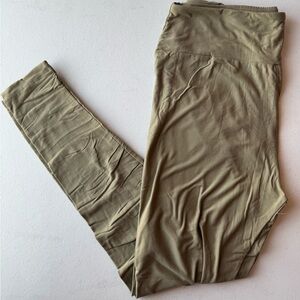 LuLaRoe NWT Solid Leggings | Tall & Curvy